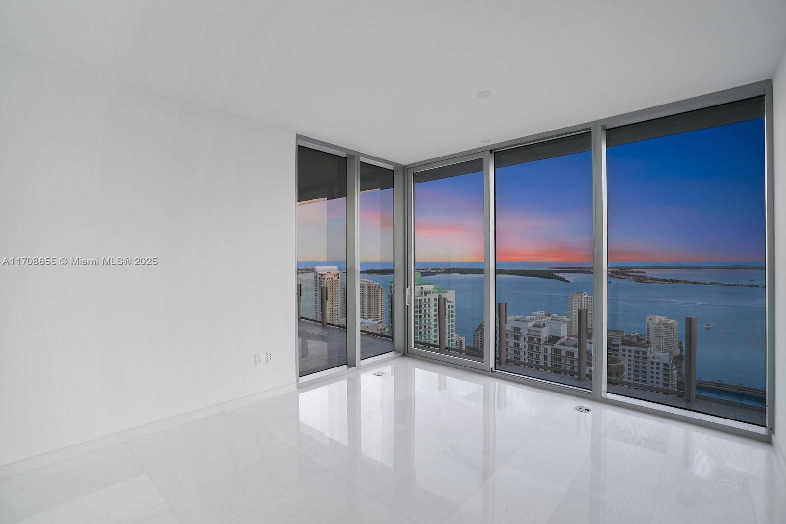 Miami, FL 33131,300 Biscayne Blvd Way #4703