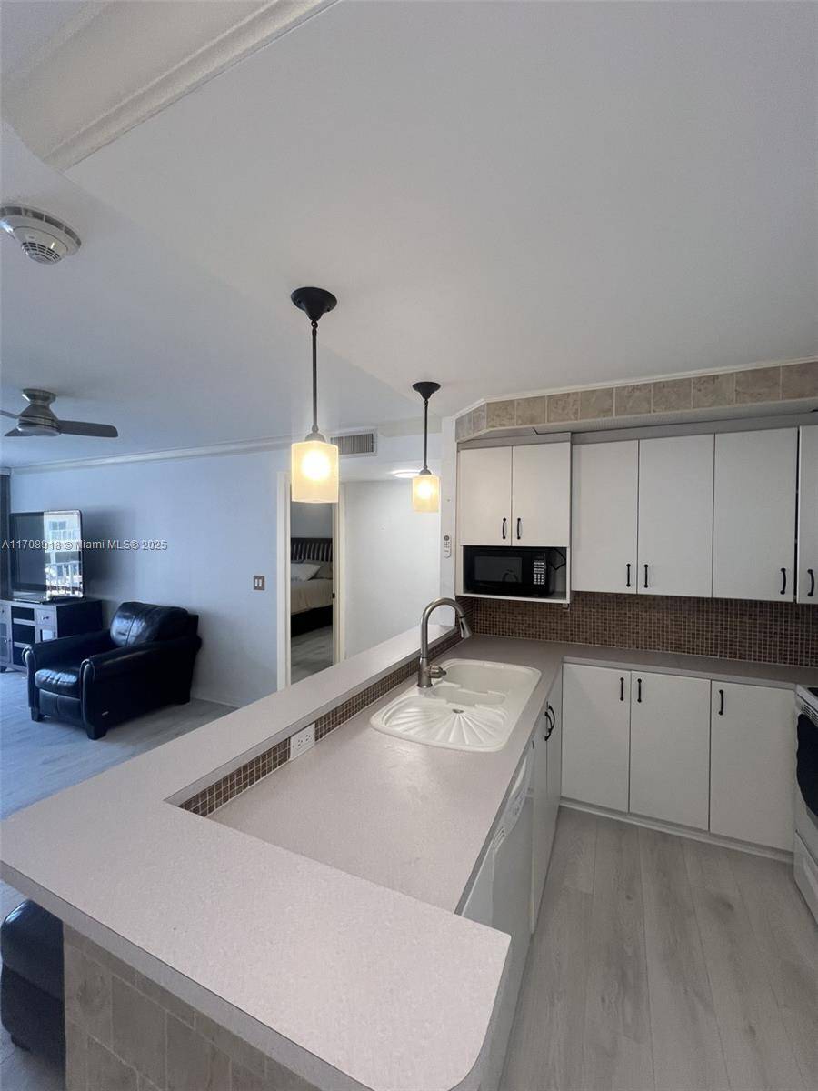 North Miami Beach, FL 33160,3545 NE 167th St #205