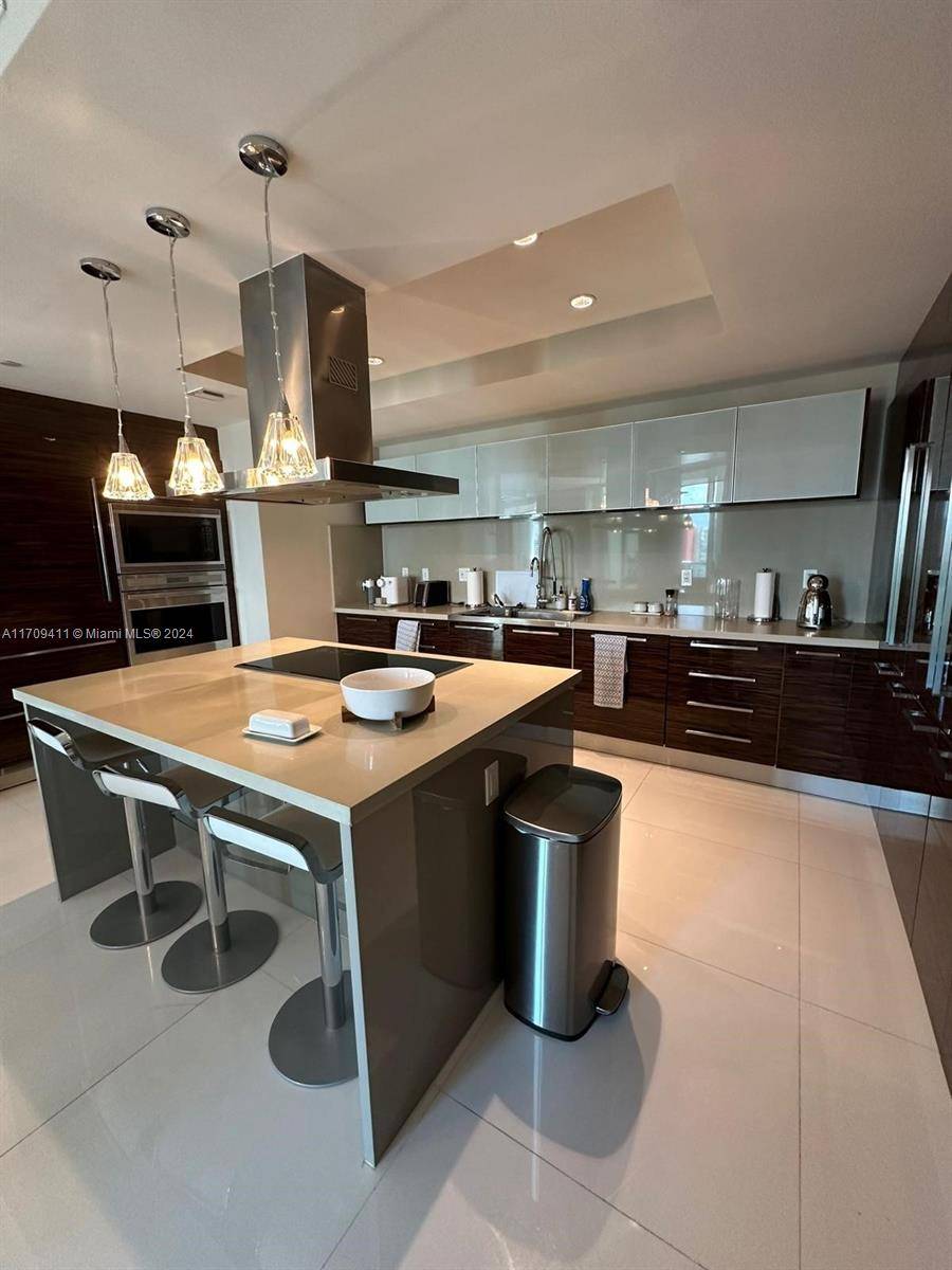 Sunny Isles Beach, FL 33160,200 Sunny Isles Blvd #2-UPH2