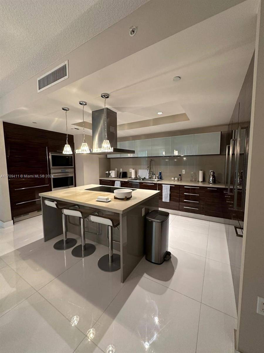 Sunny Isles Beach, FL 33160,200 Sunny Isles Blvd #2-UPH2