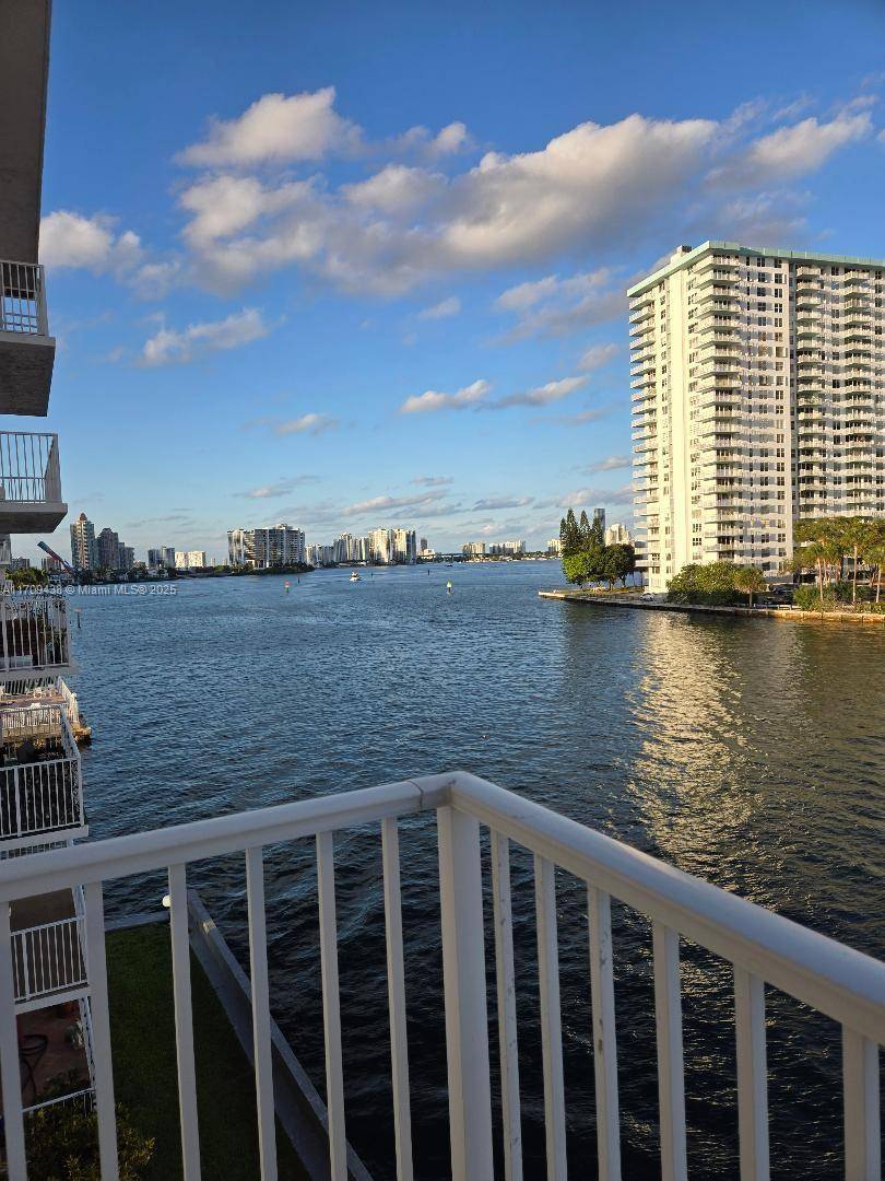 North Miami Beach, FL 33160,4000 NE 169th St #401