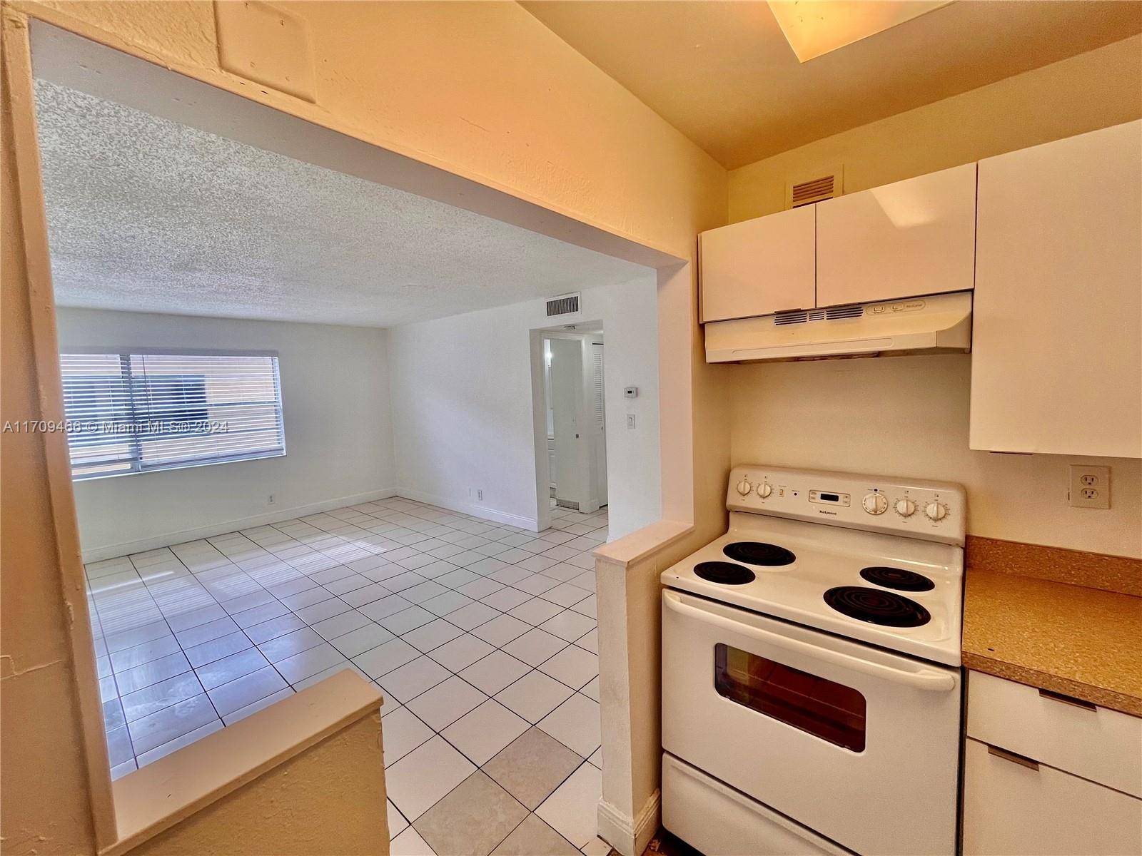 Pompano Beach, FL 33060,241 SE 9th Ave #204