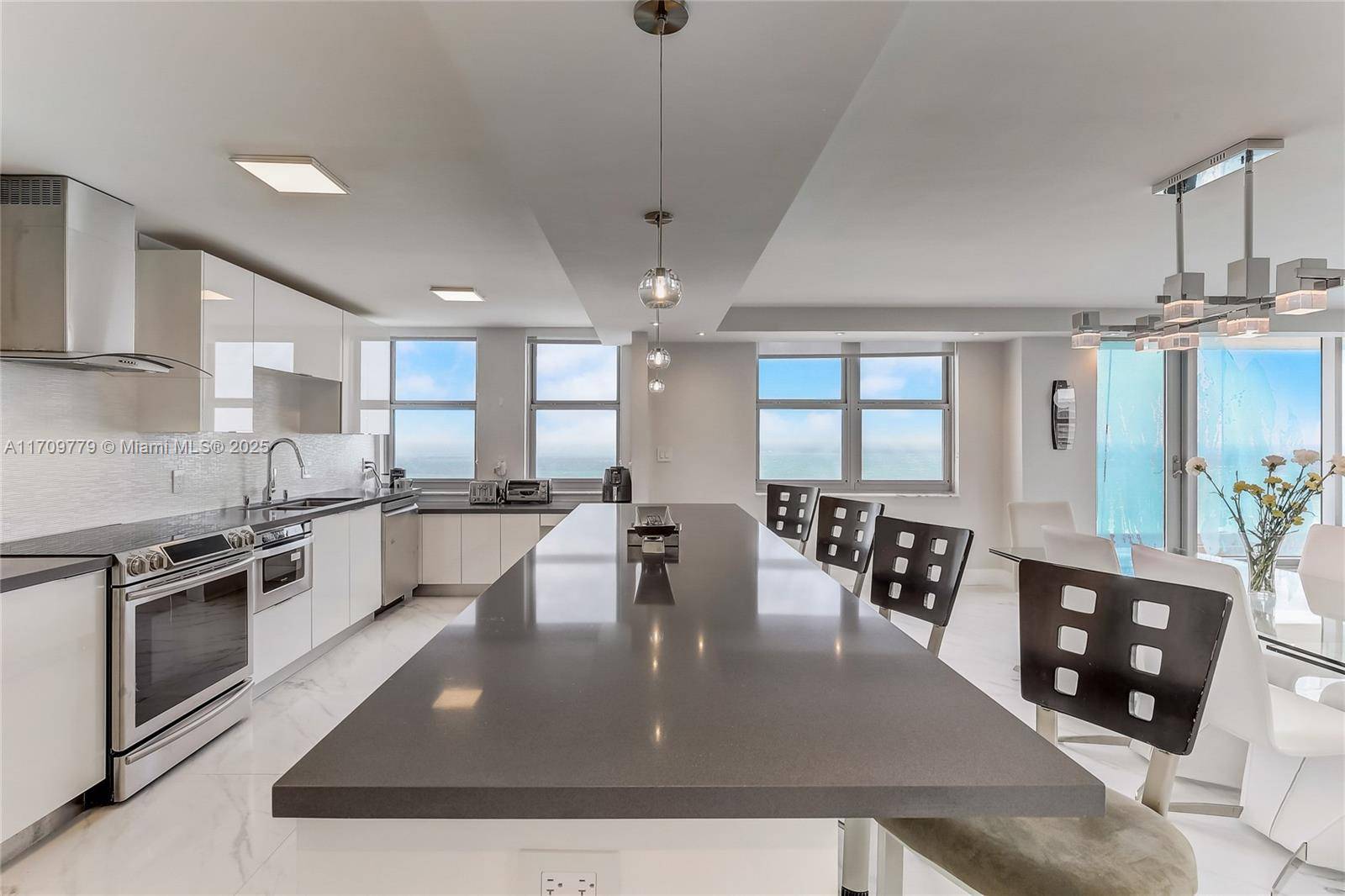 Hallandale Beach, FL 33009,1912 S Ocean Dr #17A