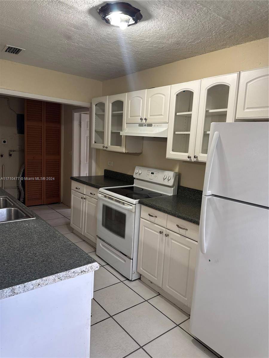 Hollywood, FL 33024,1610 N 70th Way