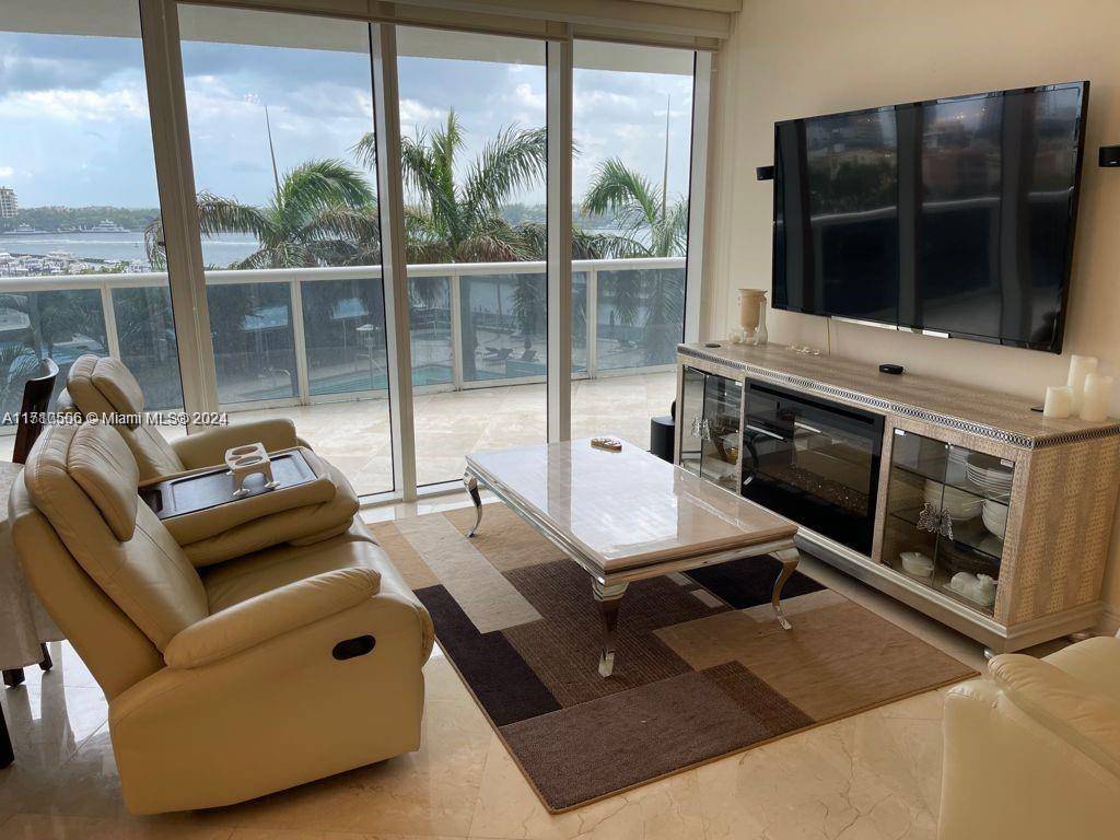 Miami Beach, FL 33139,400 Alton Rd #808