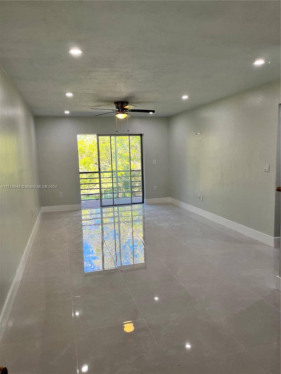 Miami, FL 33157,15888 SW 95th Ave #305