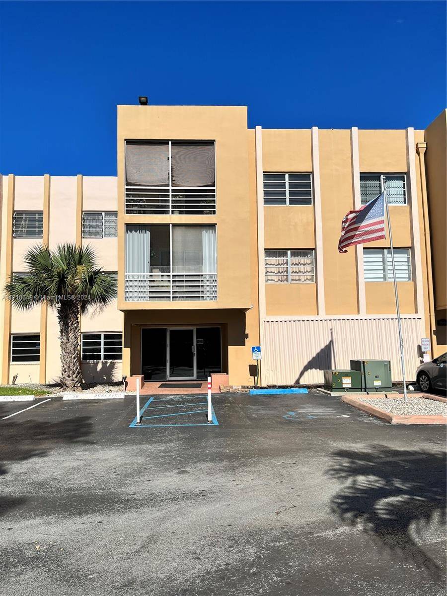 Miami, FL 33157,15888 SW 95th Ave #305