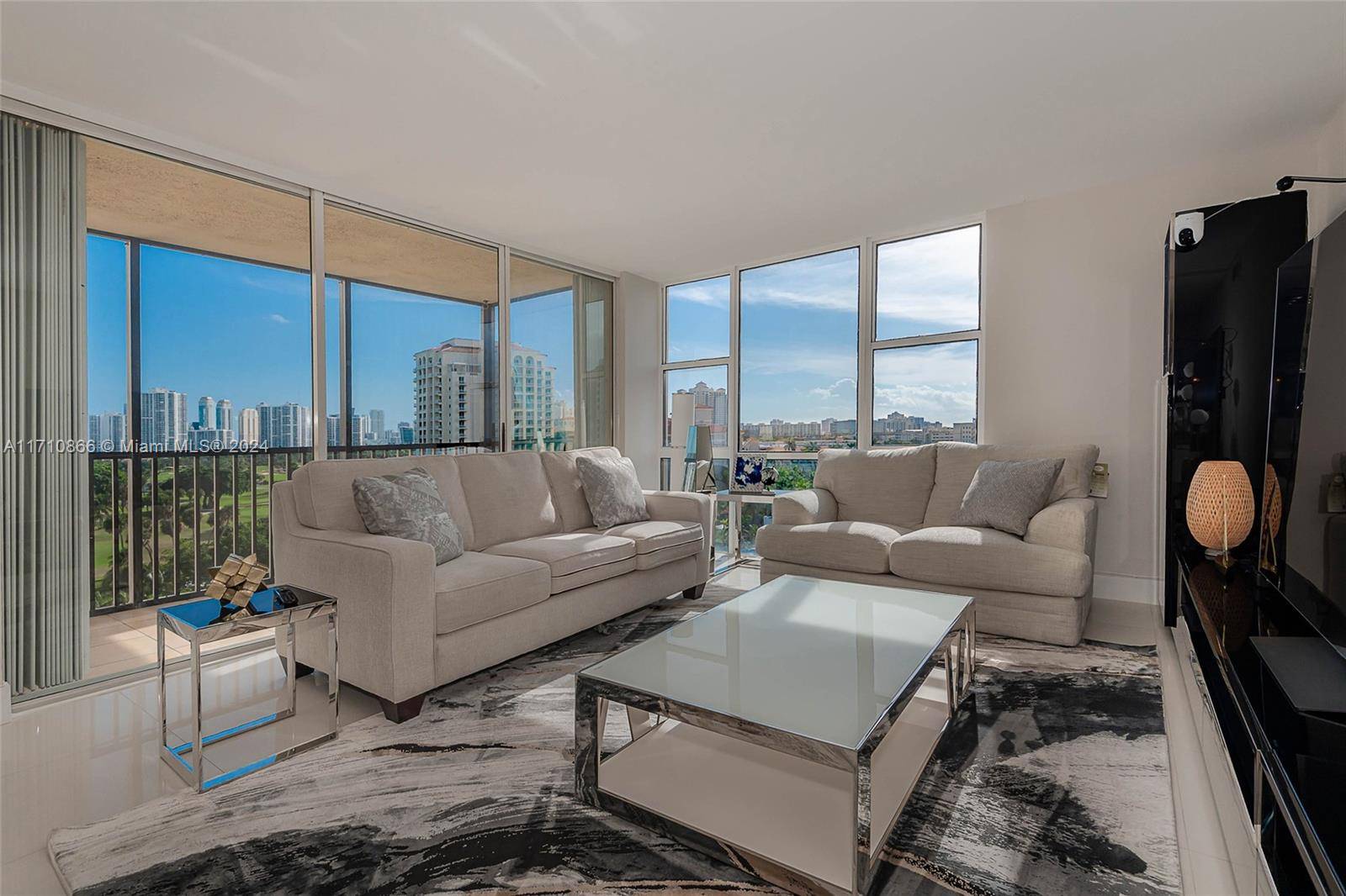 Aventura, FL 33180,20335 W Country Club Dr #909