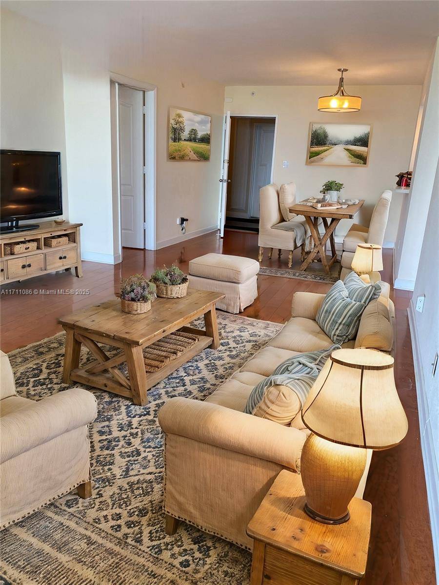 Miami Beach, FL 33140,5600 Collins Ave #15J