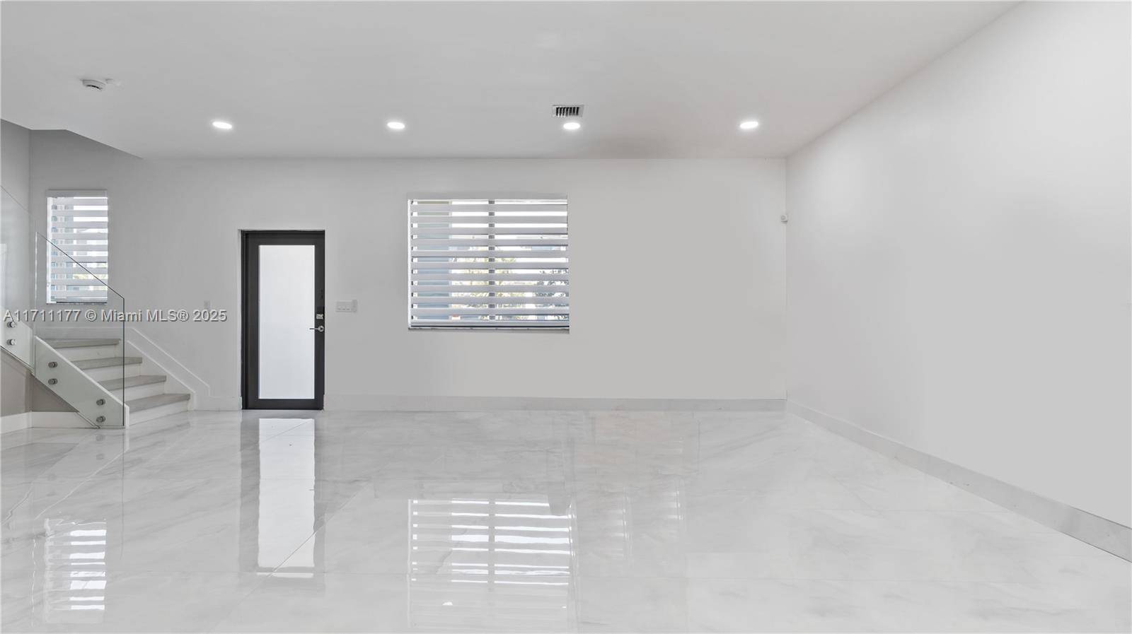 Doral, FL 33166,8206 NW 43rd St