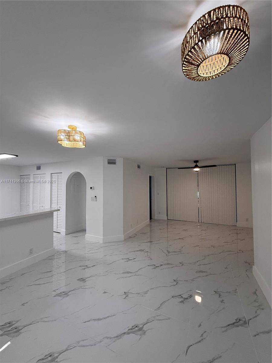 Plantation, FL 33322,10135 W Sunrise Blvd #103
