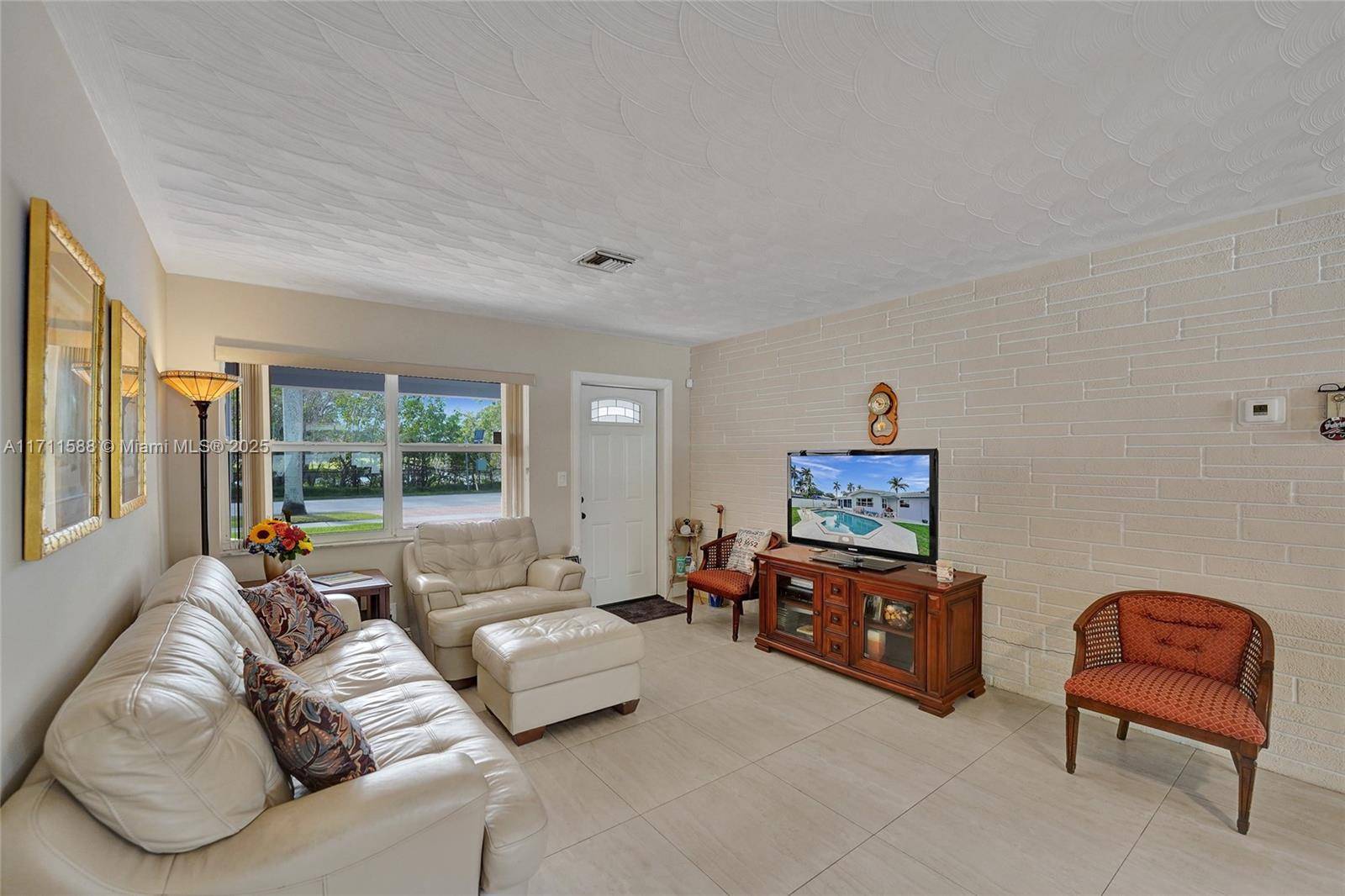 Hollywood, FL 33020,1407 Harding St