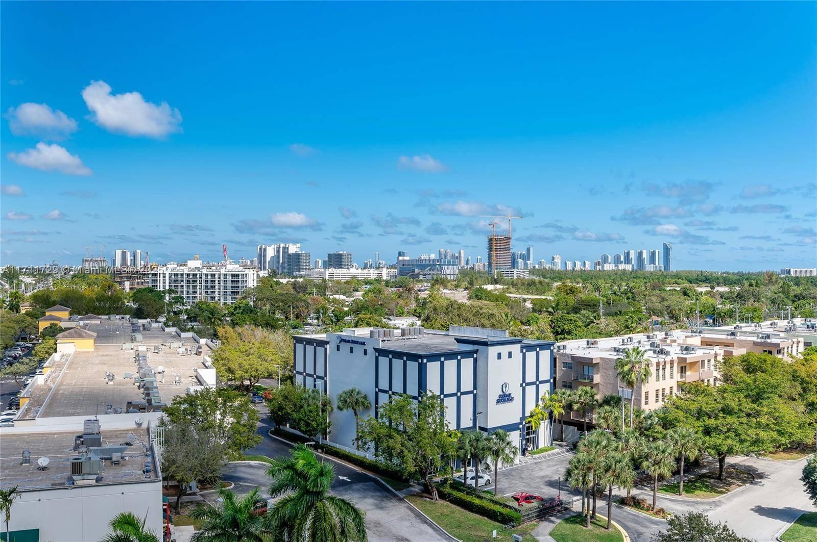 North Miami, FL 33181,13499 Biscayne Blvd #807