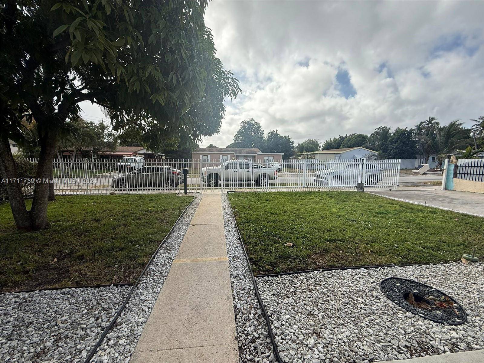 Miami Gardens, FL 33169,255 NW 189th St