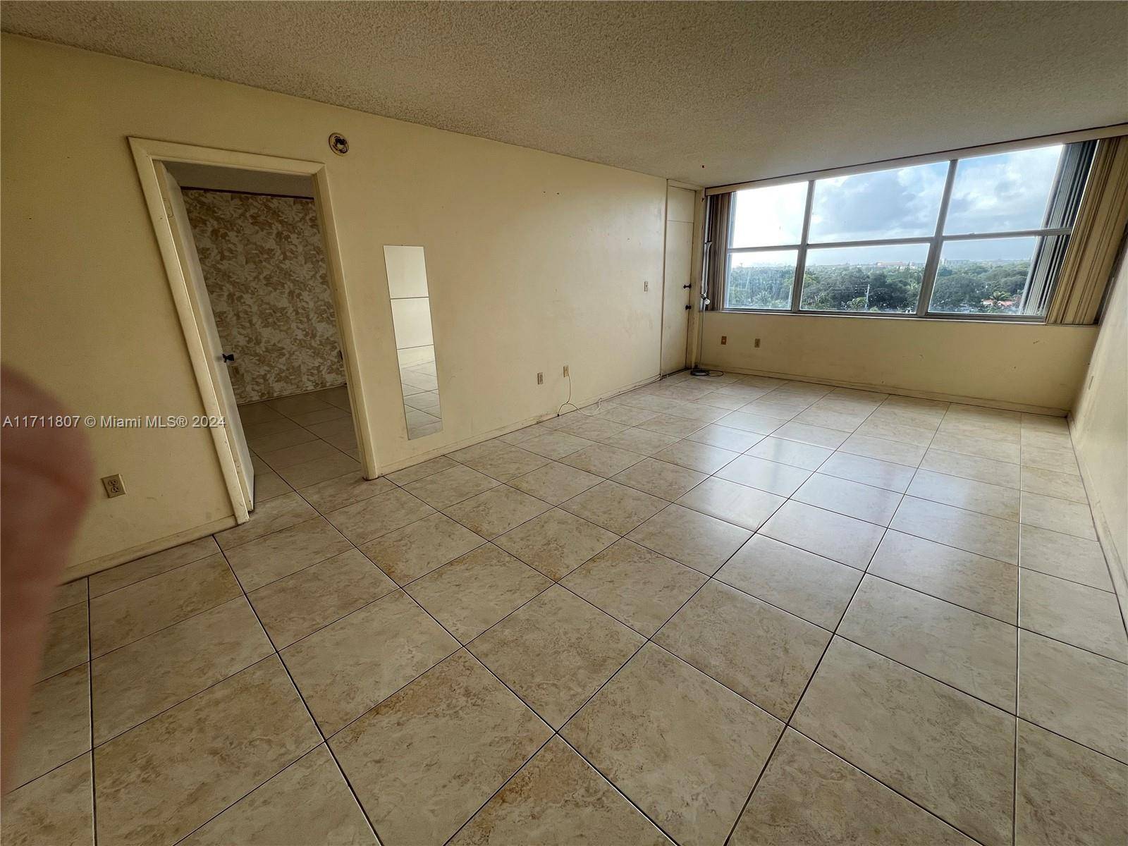 Miami, FL 33179,1200 NE Miami Gardens Dr #805W