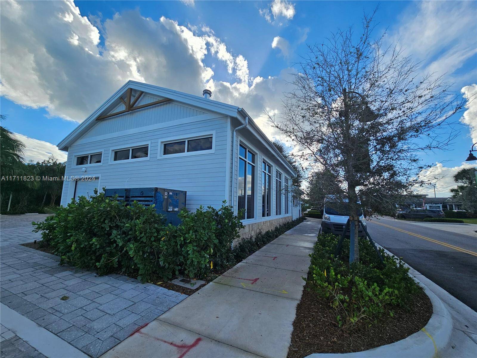 Hobe Sound, FL 33455,9128 SE Bridge Rd