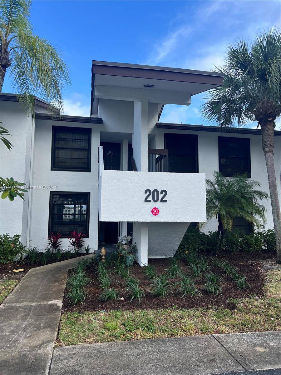 Oakland Park, FL 33309,202 Lake Pointe Dr #107