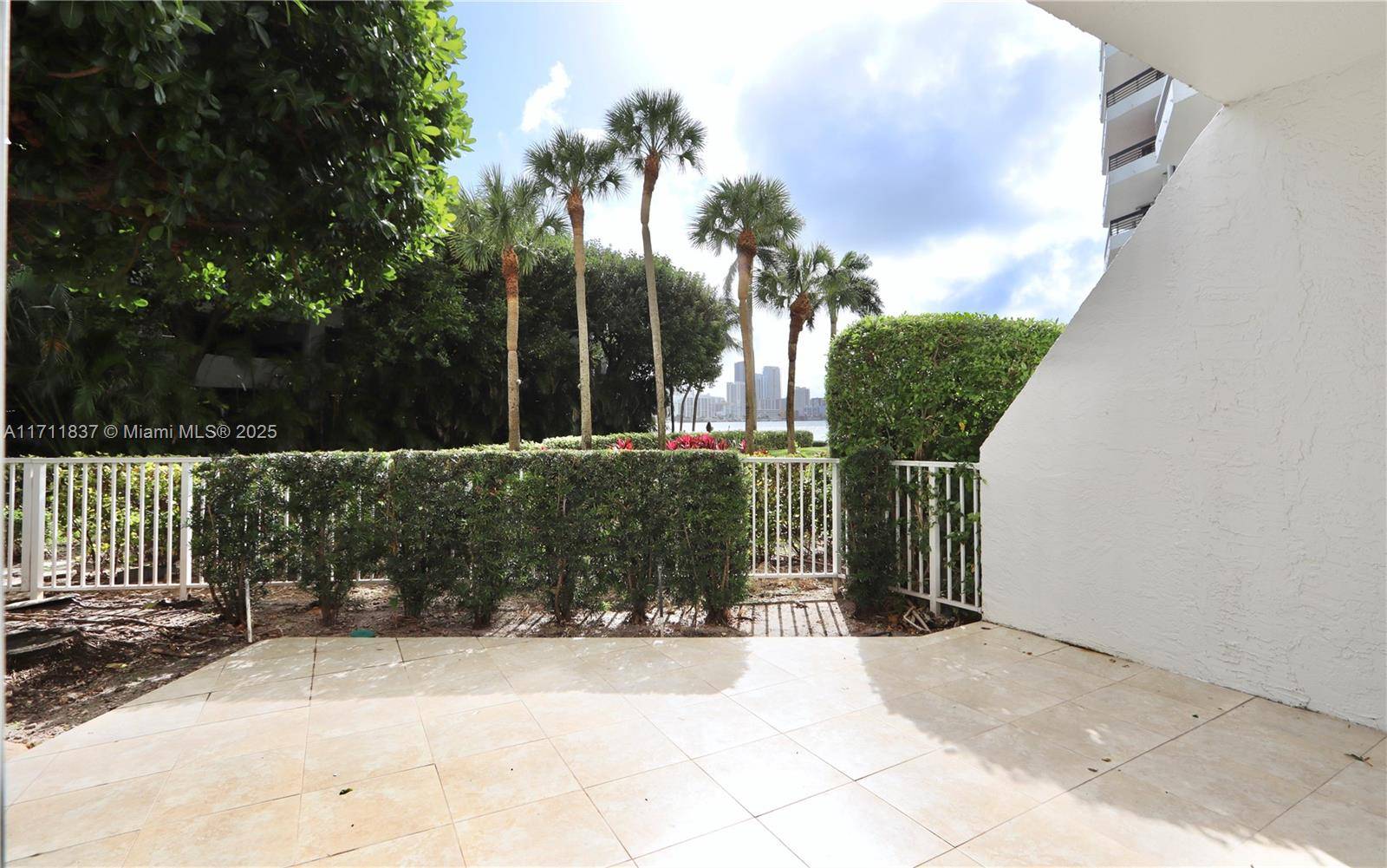 Aventura, FL 33180,3600 Mystic Pointe Dr #115