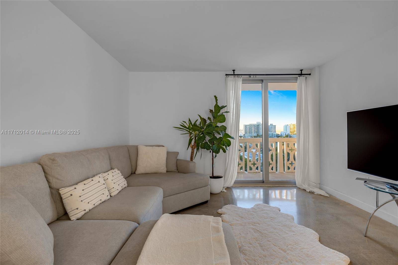 Miami Beach, FL 33139,1020 Meridian Ave #816