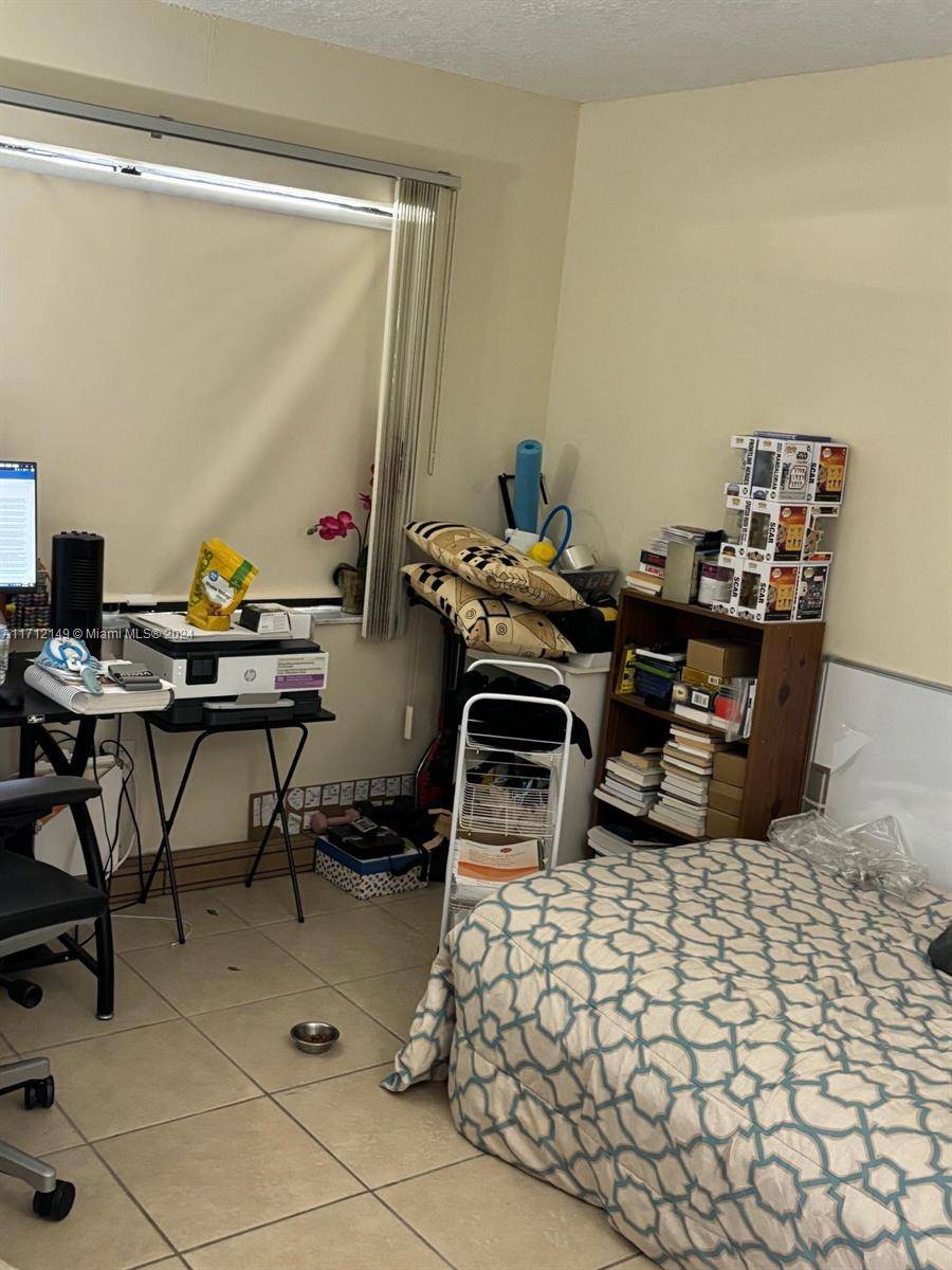 Miami, FL 33179,852 NE 209th St #102