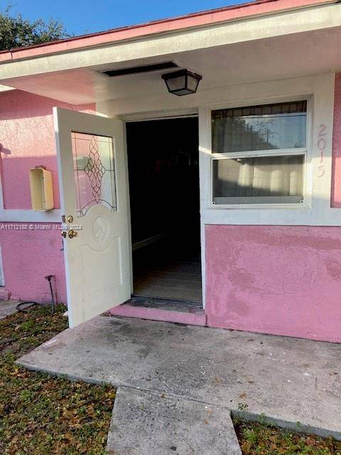 Oakland Park, FL 33311,2015 NW 28th St #3