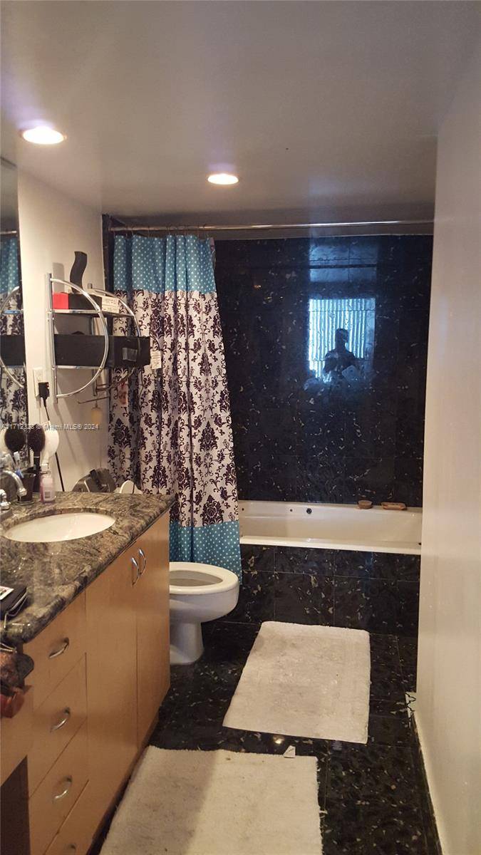 Aventura, FL 33160,2780 NE 183rd St #1402