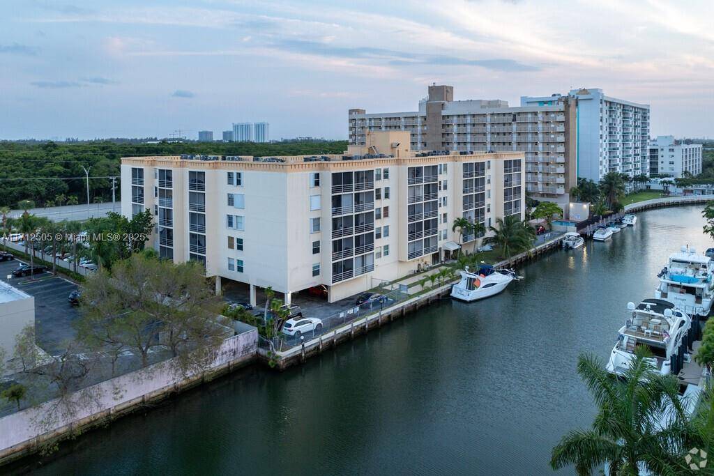 North Miami Beach, FL 33160,2935 NE 163rd St #4B
