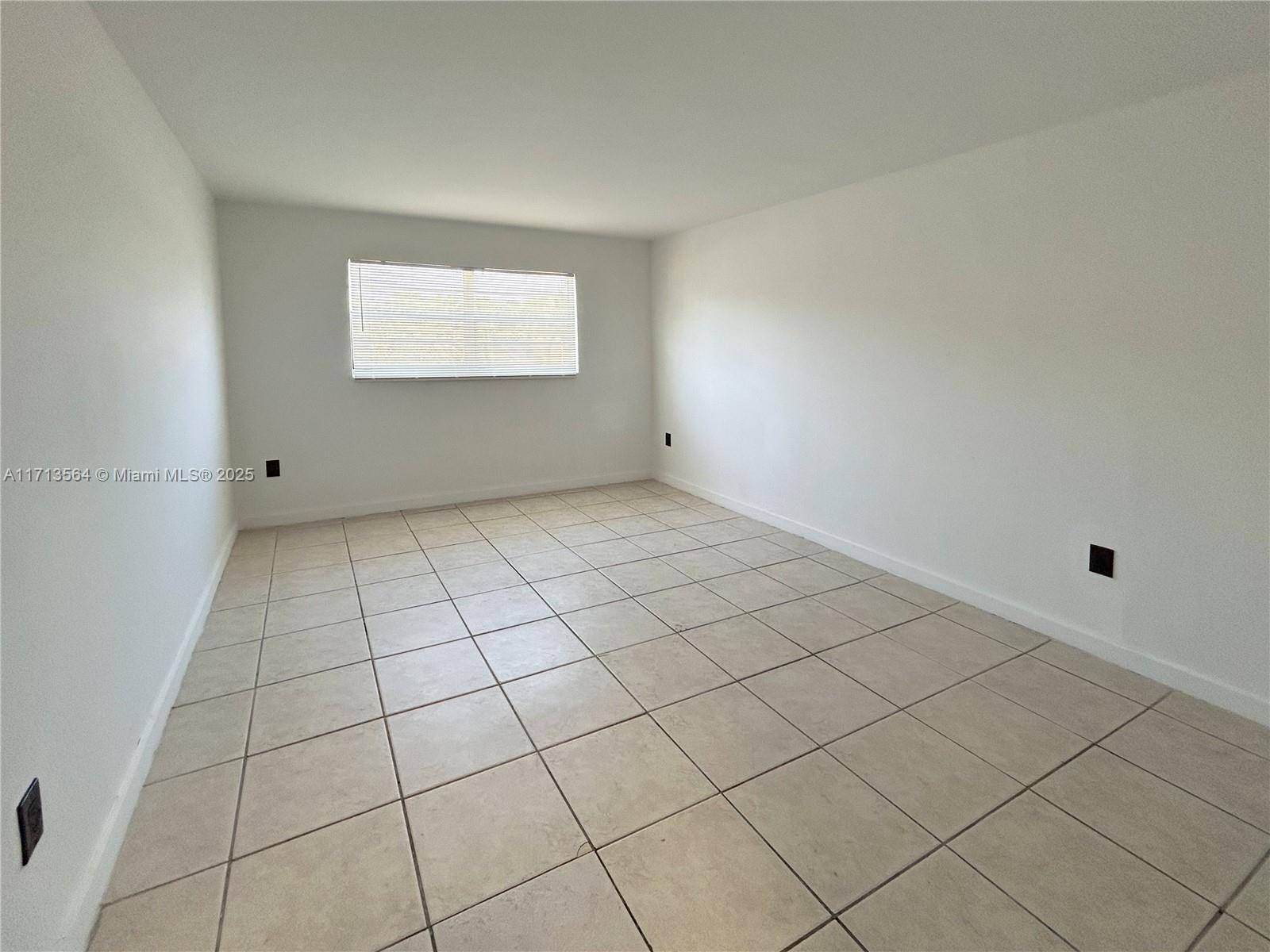 North Miami, FL 33161,12215 W Dixie Hwy #106