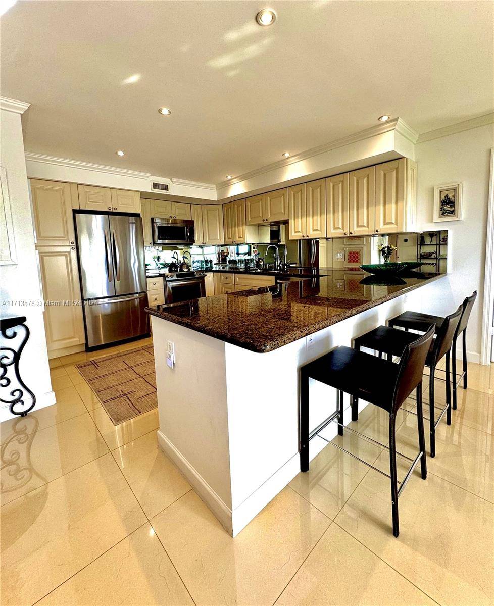 Hallandale Beach, FL 33009,400 Diplomat Pkwy #803