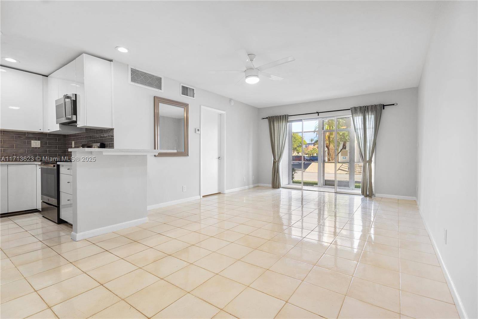 Oakland Park, FL 33334,3040 NE 16th Ave #104
