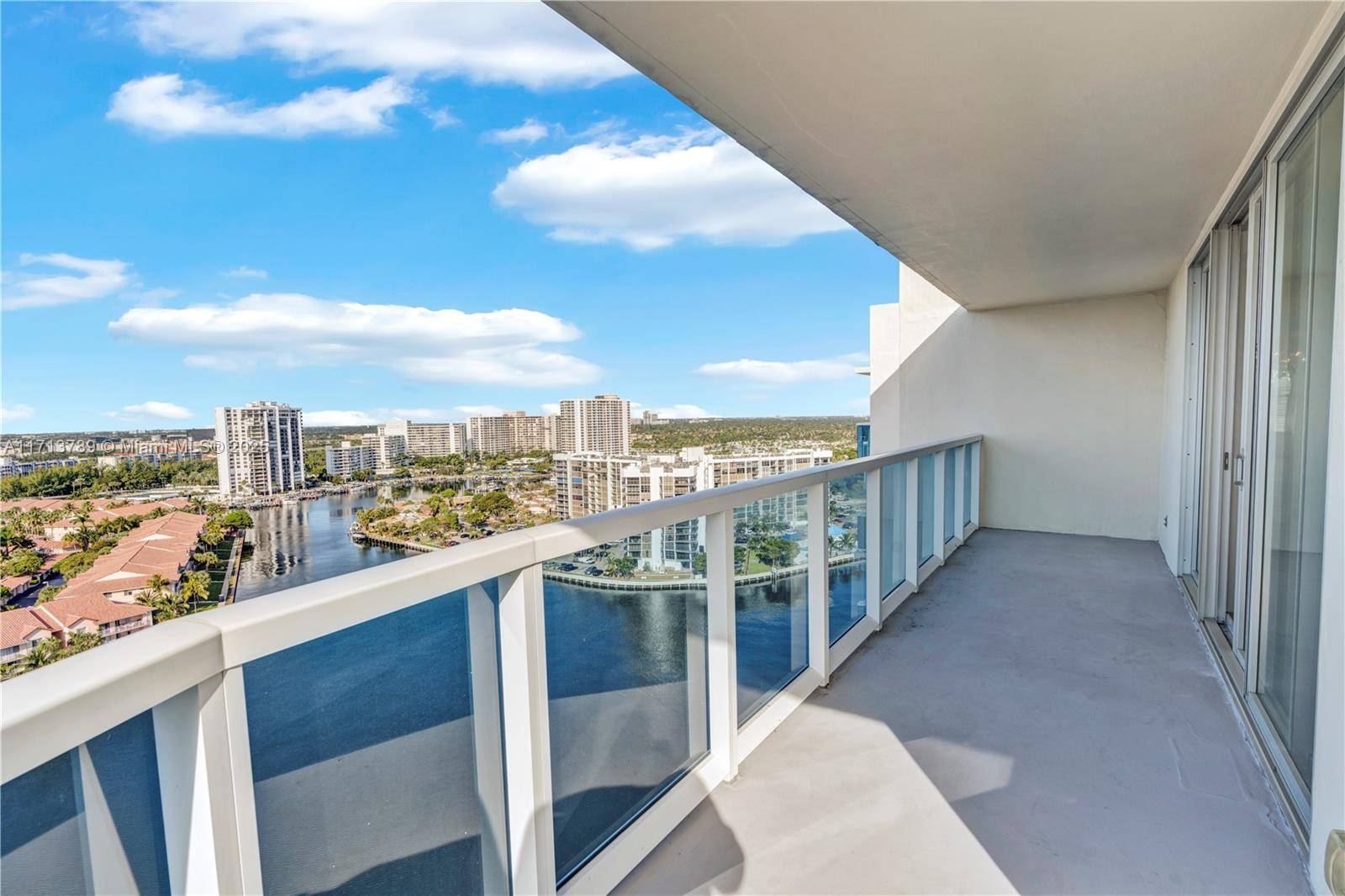 Hollywood, FL 33019,3800 S Ocean Dr #1806