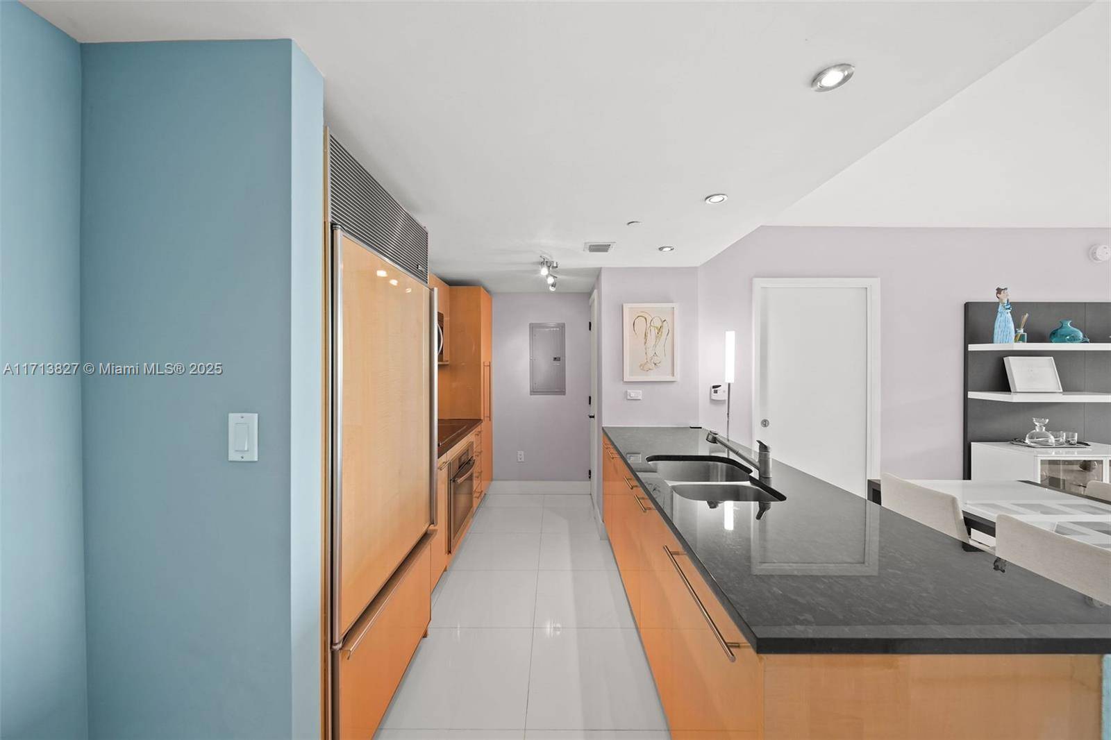 Miami Beach, FL 33141,6801 Collins Ave #1214