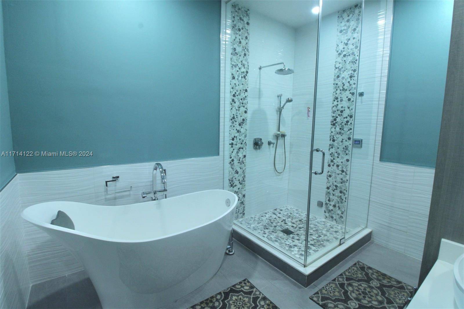 Sunny Isles Beach, FL 33160,310 Poinciana Dr #802