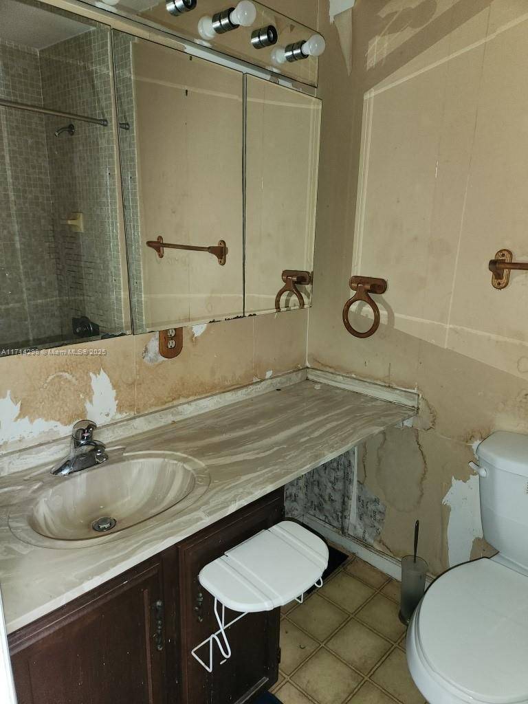 Royal Palm Beach, FL 33411,880 Camellia Dr