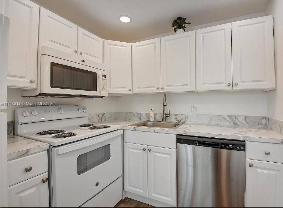 West Palm Beach, FL 33417,106 Northampton #F