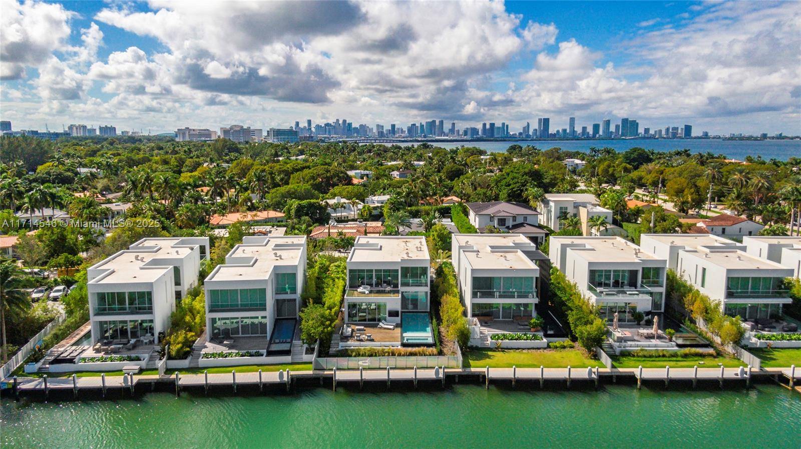 Miami Beach, FL 33140,1031 W 48th St