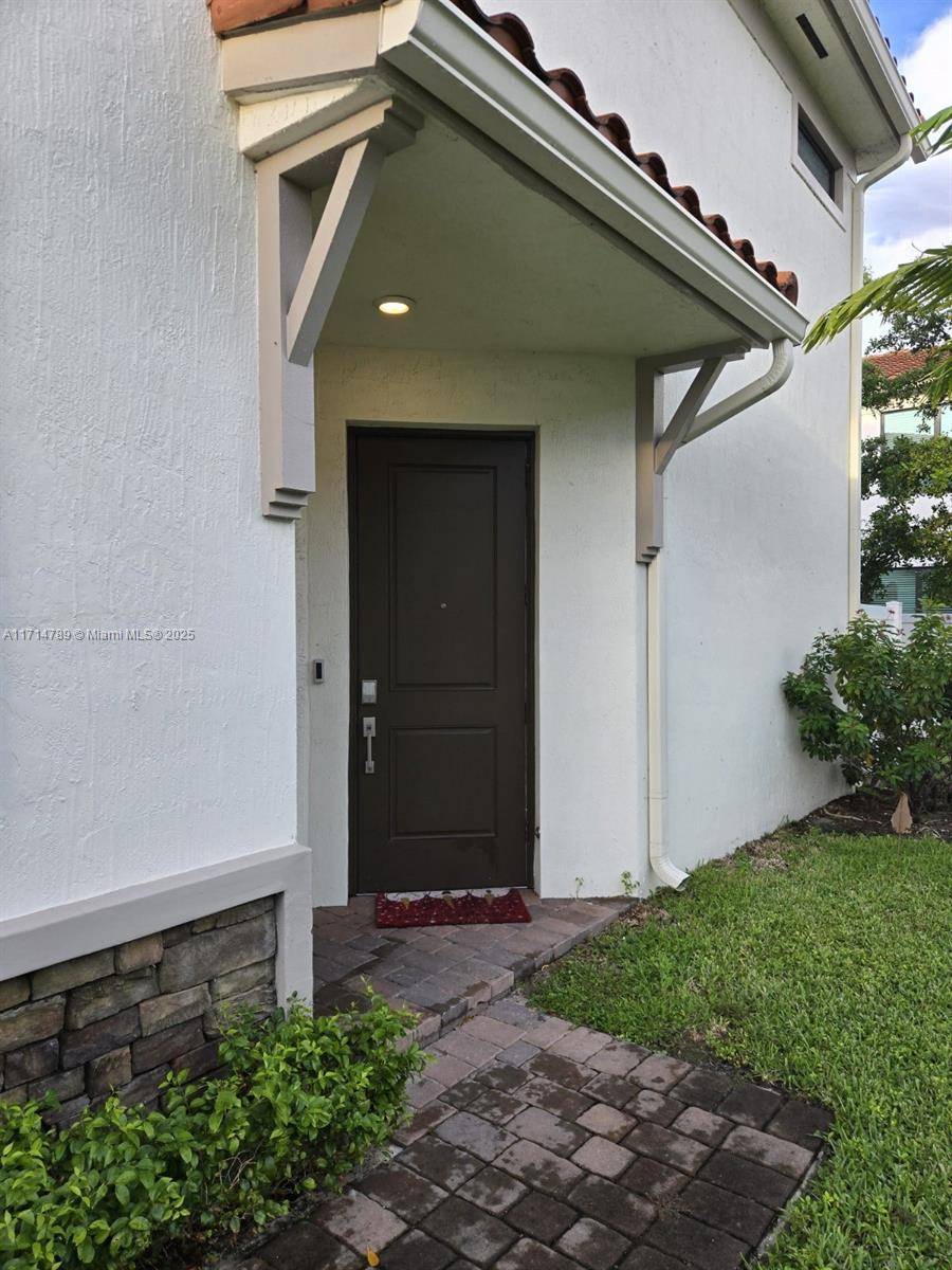 Riviera Beach, FL 33410,1010 White Oak Dr #1010