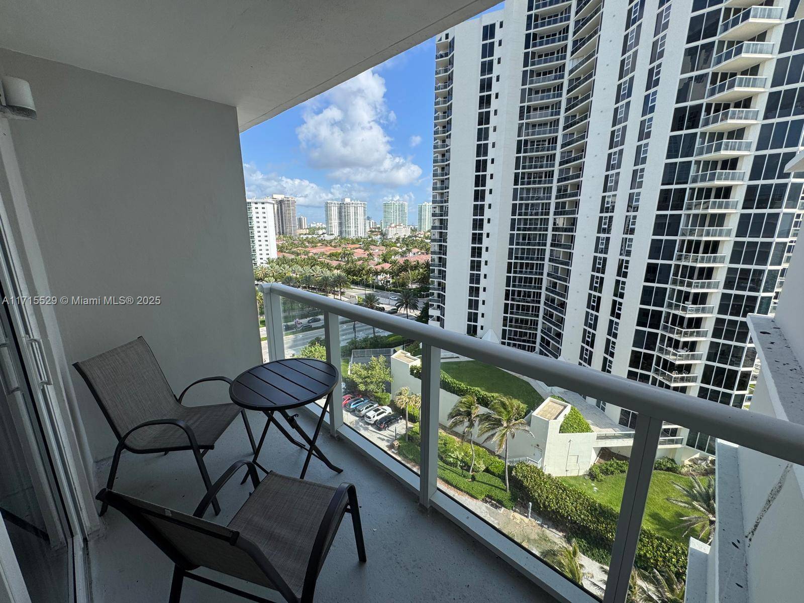 Sunny Isles Beach, FL 33160,19201 Collins Ave #1017