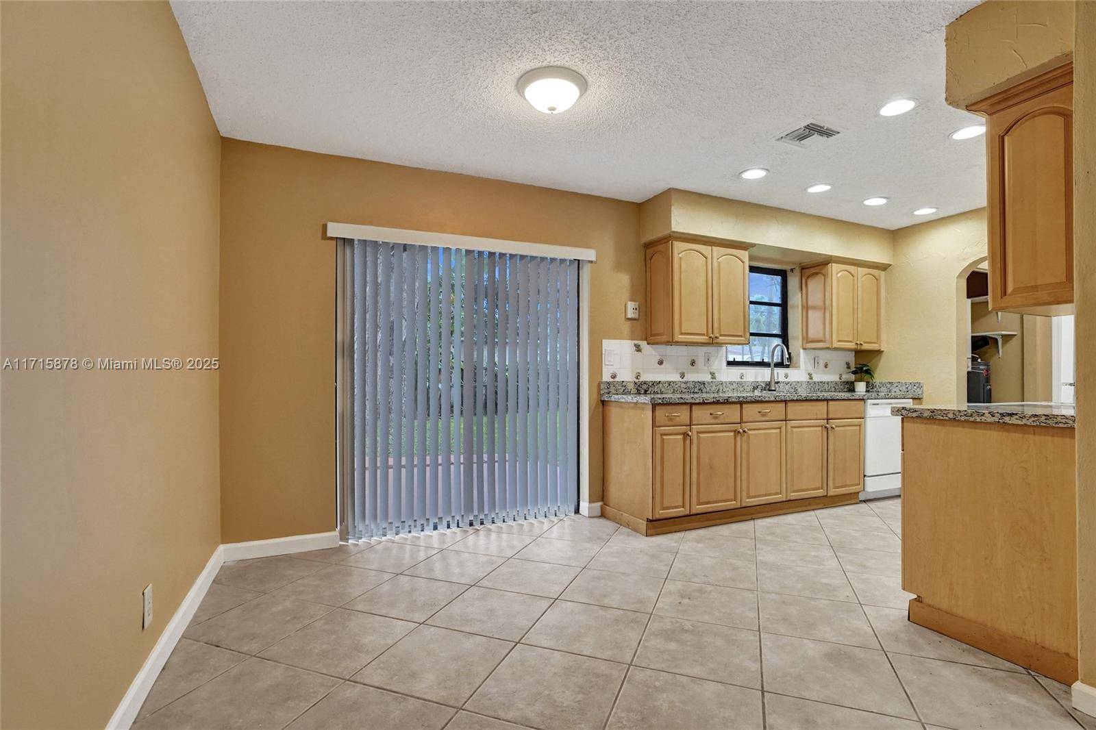 Hollywood, FL 33024,2401 N 62nd Ave