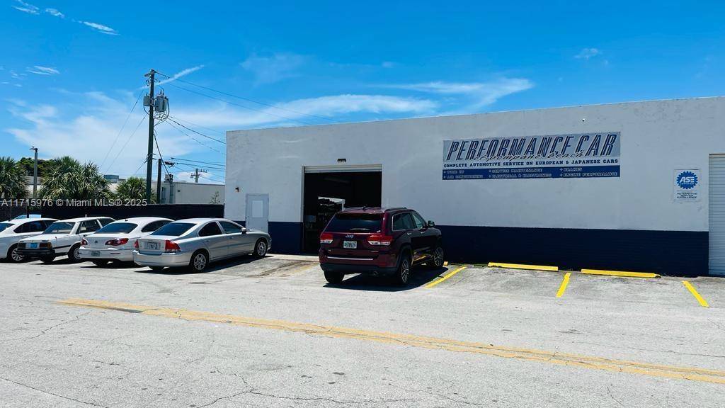 Pompano Beach, FL 33064,2490 NE 4th Ave