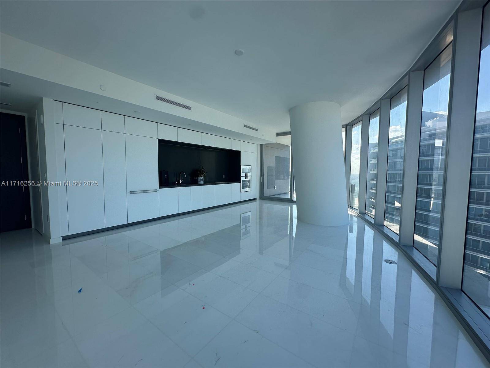 Miami, FL 33131,300 Biscayne Blvd Way #4808