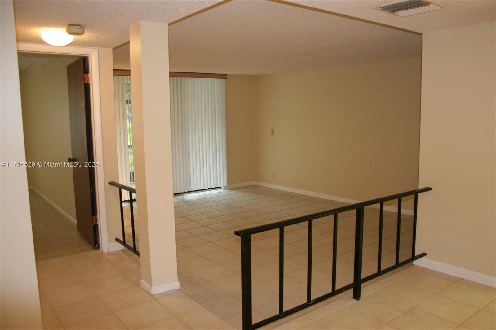 Lauderhill, FL 33319,3680 Inverrary Dr #1F
