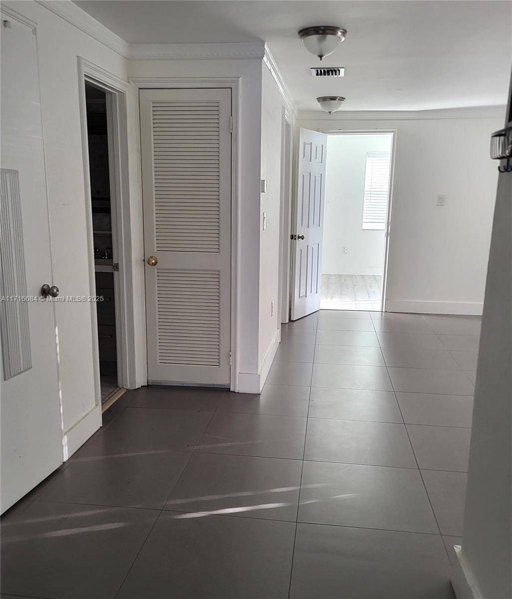 North Miami Beach, FL 33160,3582 NE 171st St #101