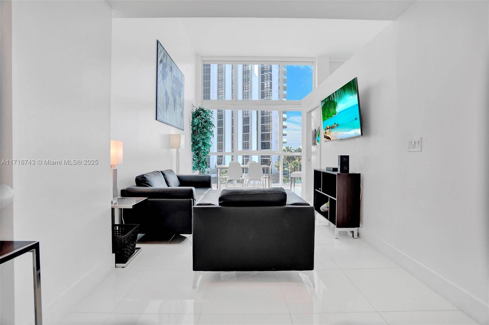 Miami Beach, FL 33140,5445 Collins Ave #BAY-14