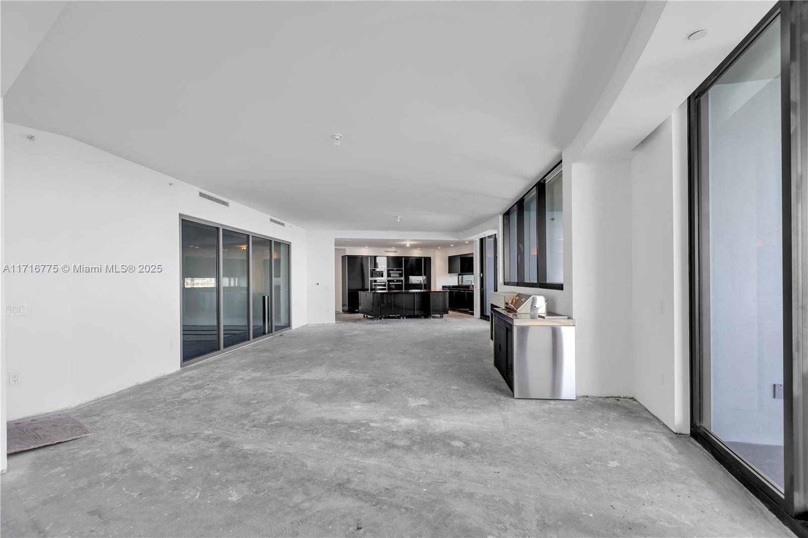 Sunny Isles Beach, FL 33160,18555 E Collins Ave #3205