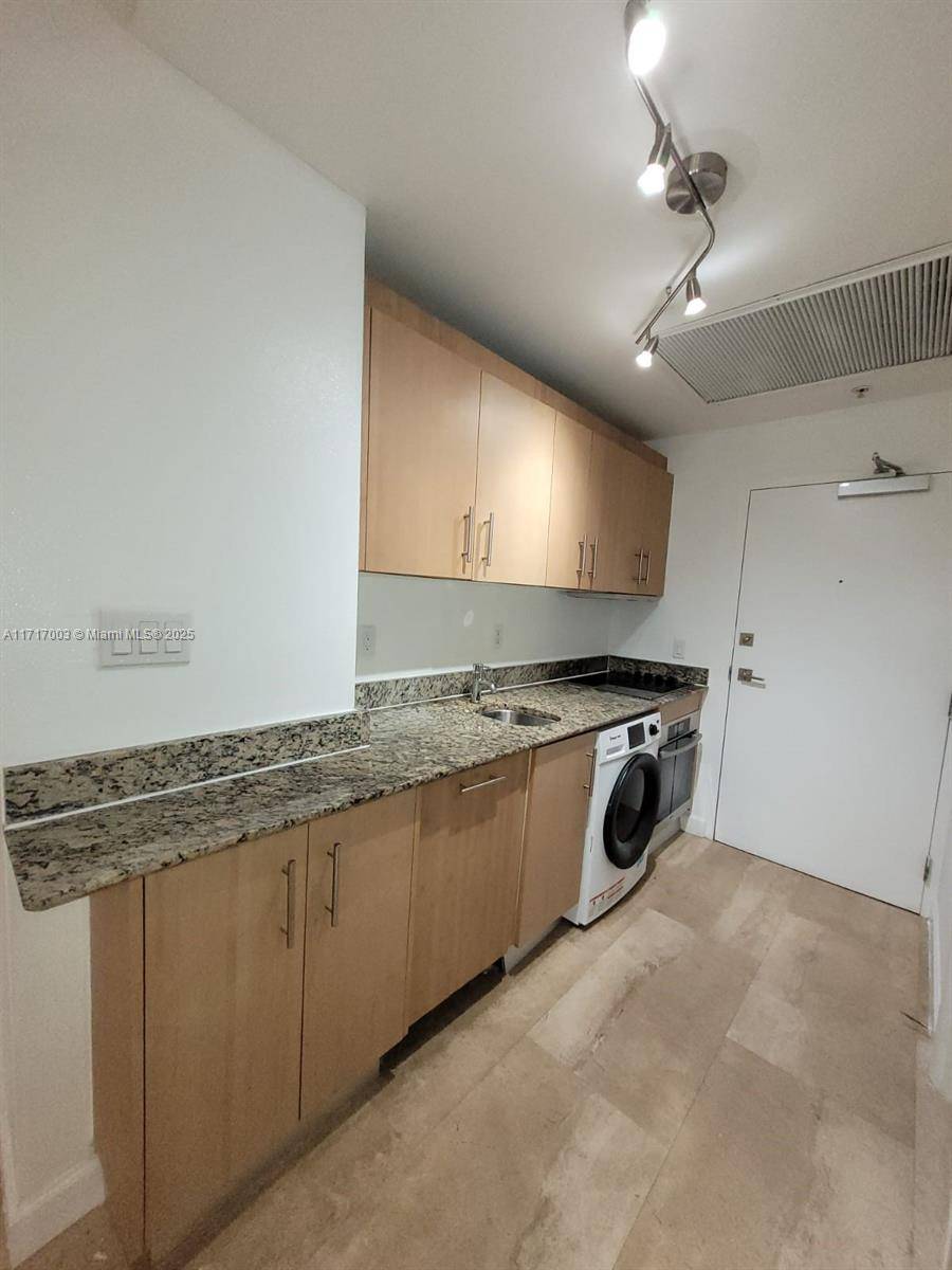 Bal Harbour, FL 33154,10275 Collins Ave #111