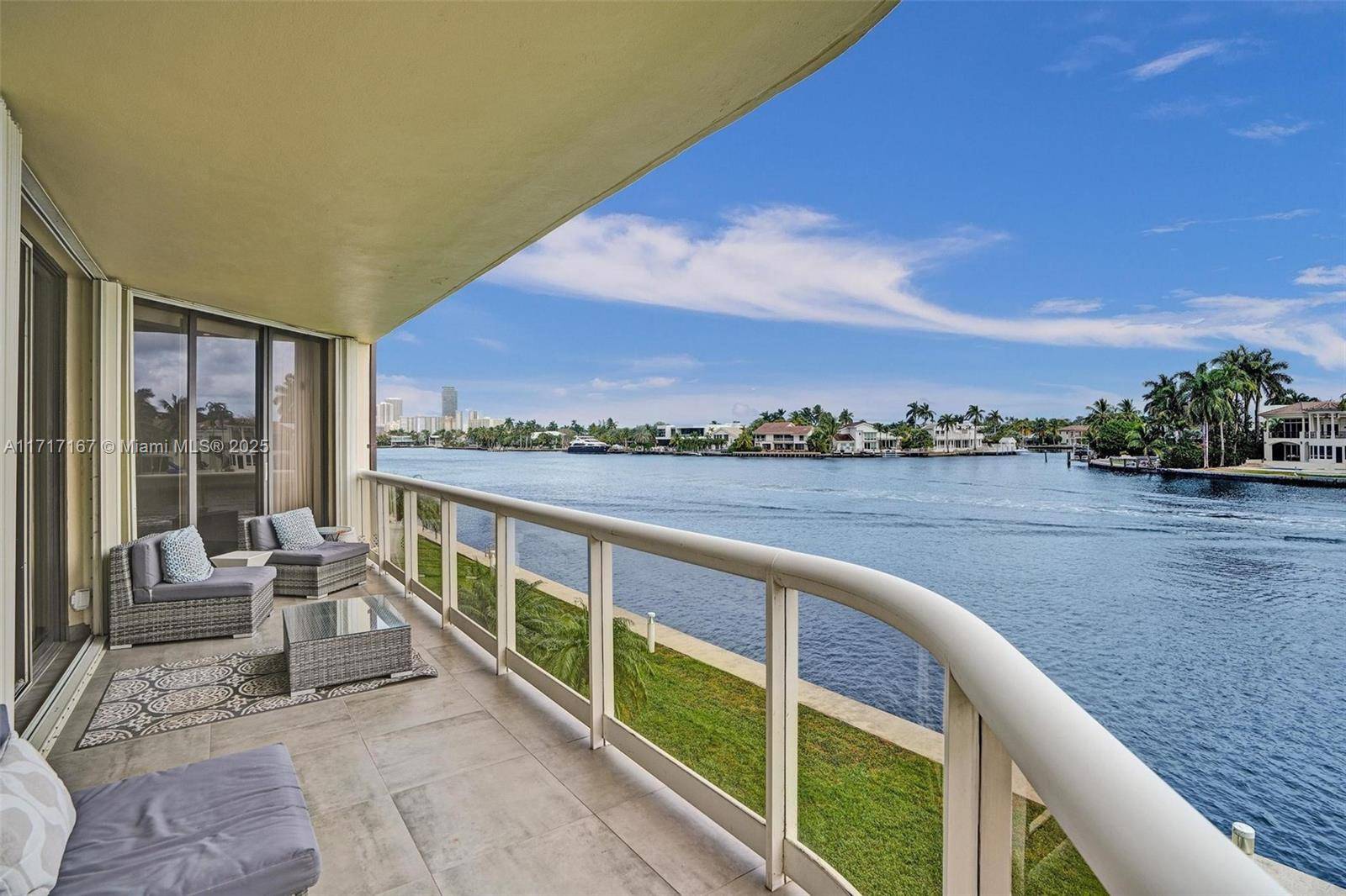Aventura, FL 33180,20191 E Country Club Dr #TH7 + Cabana