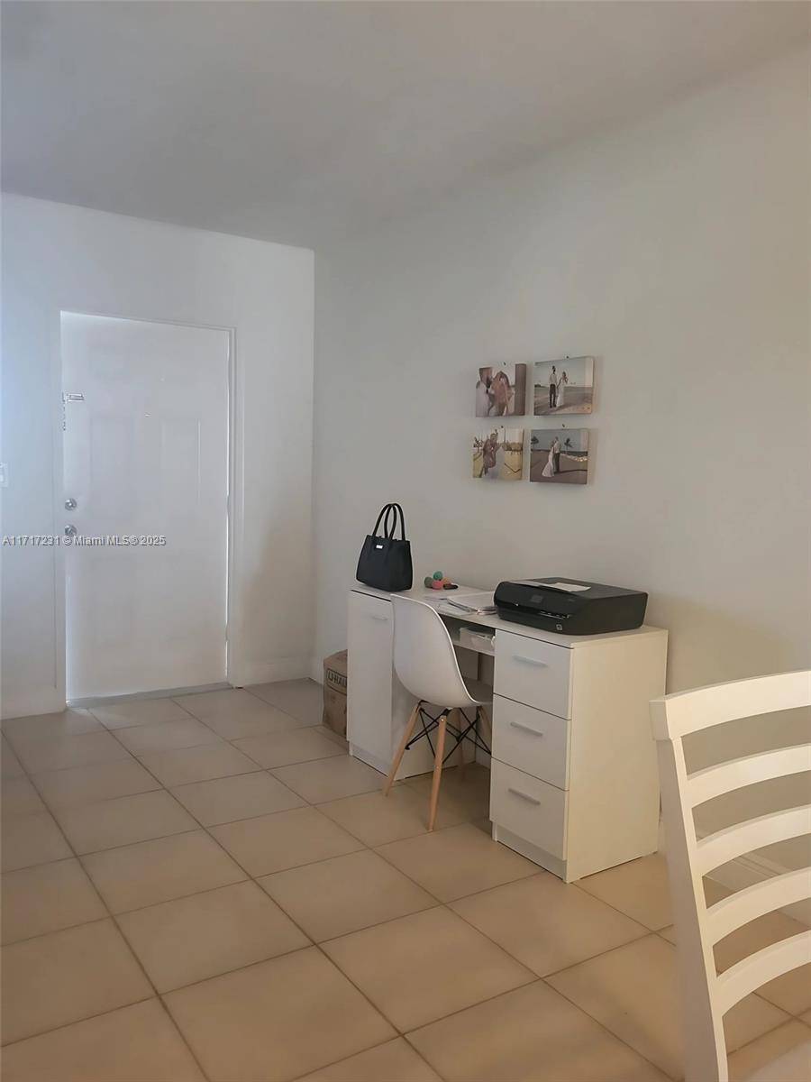 North Miami Beach, FL 33162,1450 NE 170th St #211