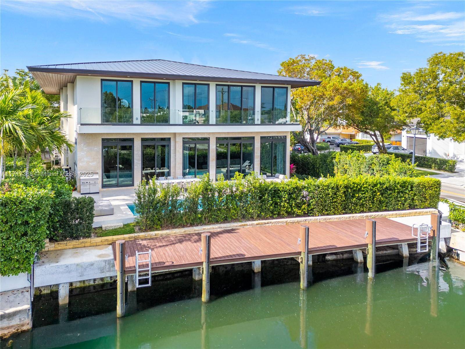 North Miami, FL 33181,12575 Palm Rd