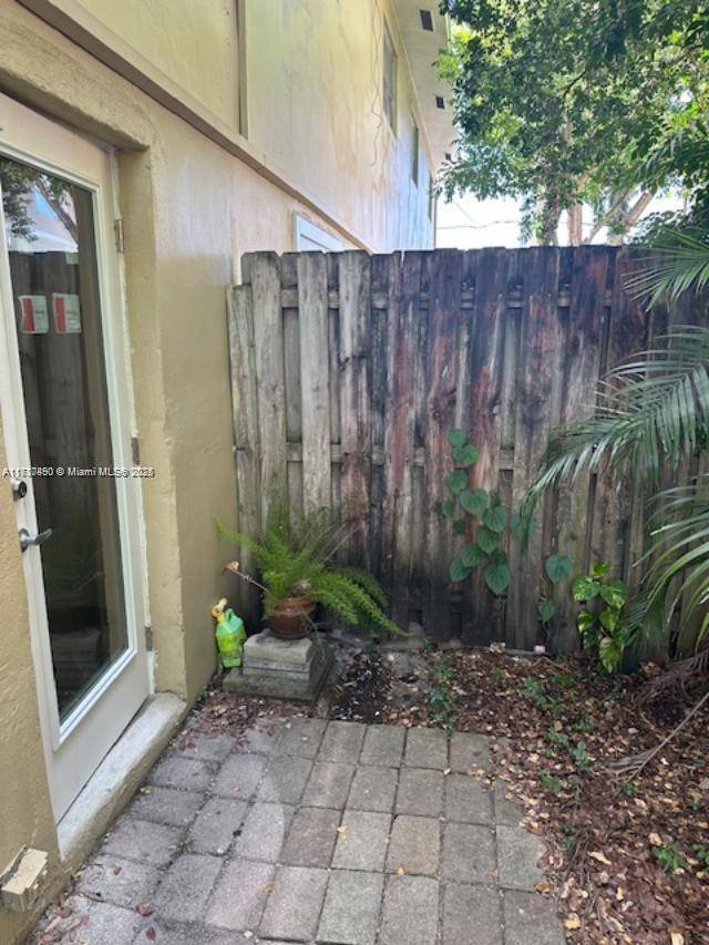 Fort Lauderdale, FL 33304,305 NE 16th St #3